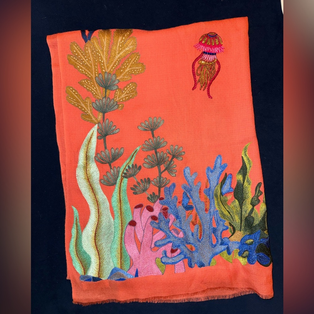 JANAVI CORAL COUTURE STOLE IN CORAL MULTI - Picture 11 of 12